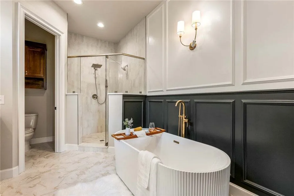 1033 NW A St, Bentonville, AR 72712
