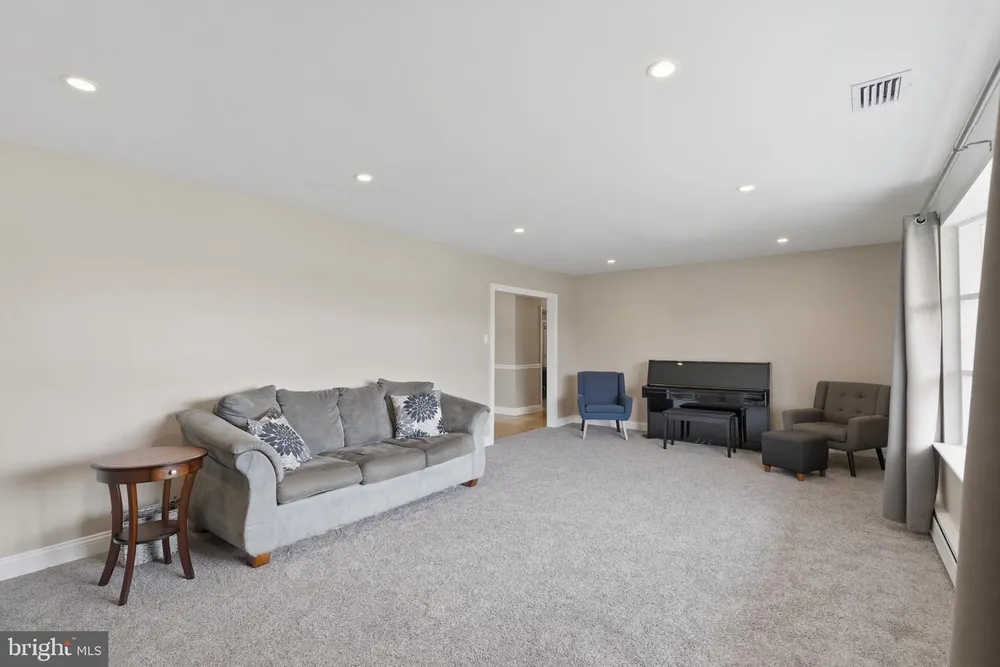 642 Knoll Dr, Lansdale, PA 19446