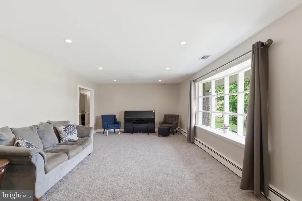 642 Knoll Dr, Lansdale, PA 19446