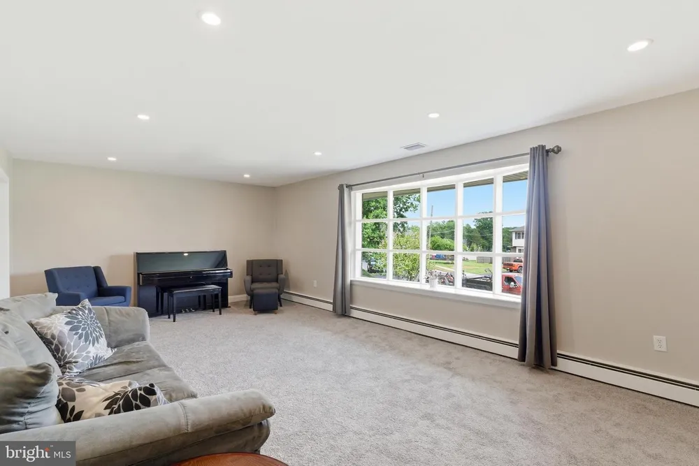 642 Knoll Dr, Lansdale, PA 19446