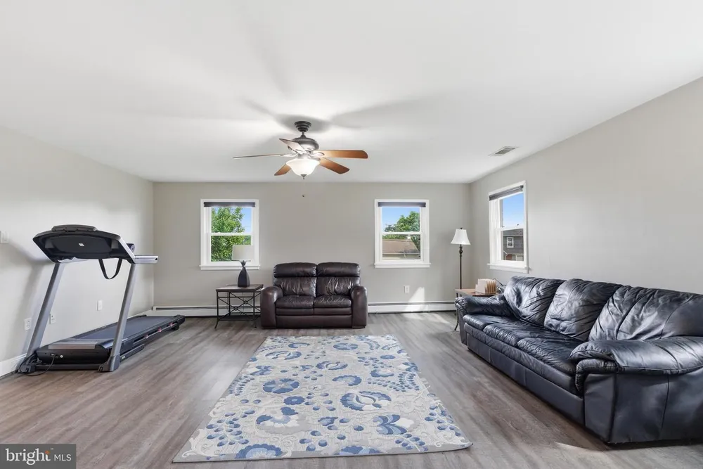 642 Knoll Dr, Lansdale, PA 19446