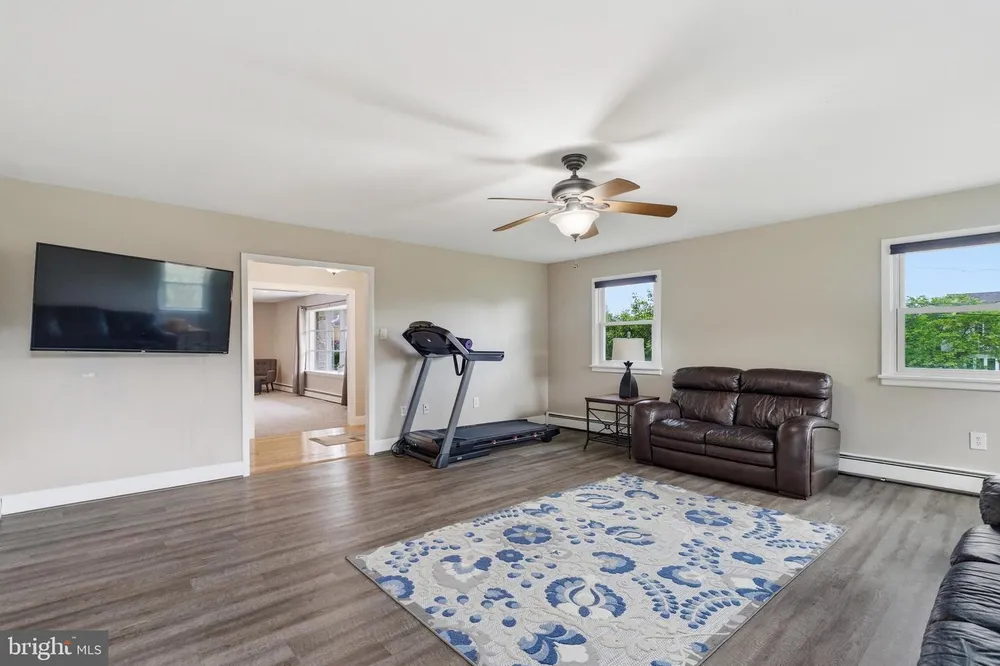 642 Knoll Dr, Lansdale, PA 19446