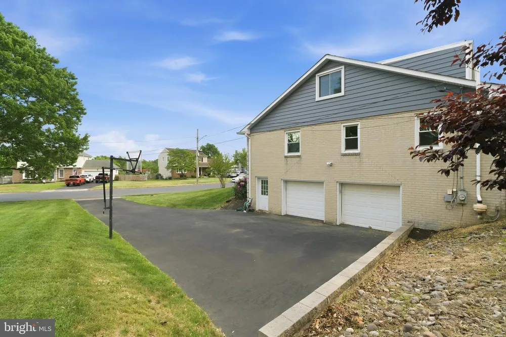 642 Knoll Dr, Lansdale, PA 19446