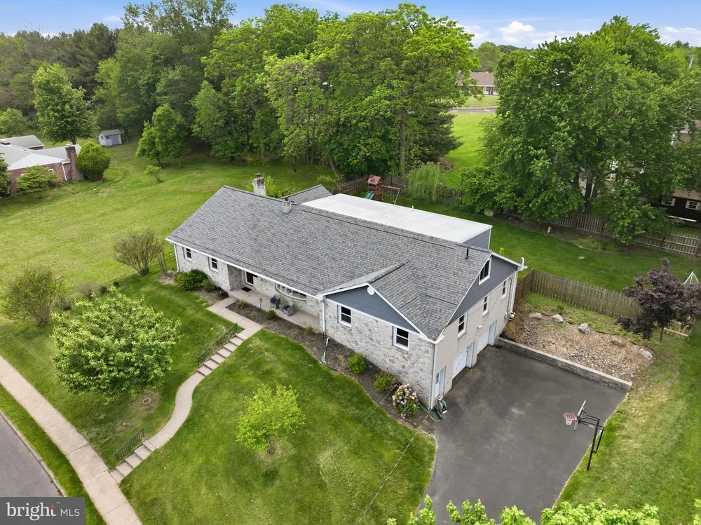 642 Knoll Dr, Lansdale, PA 19446