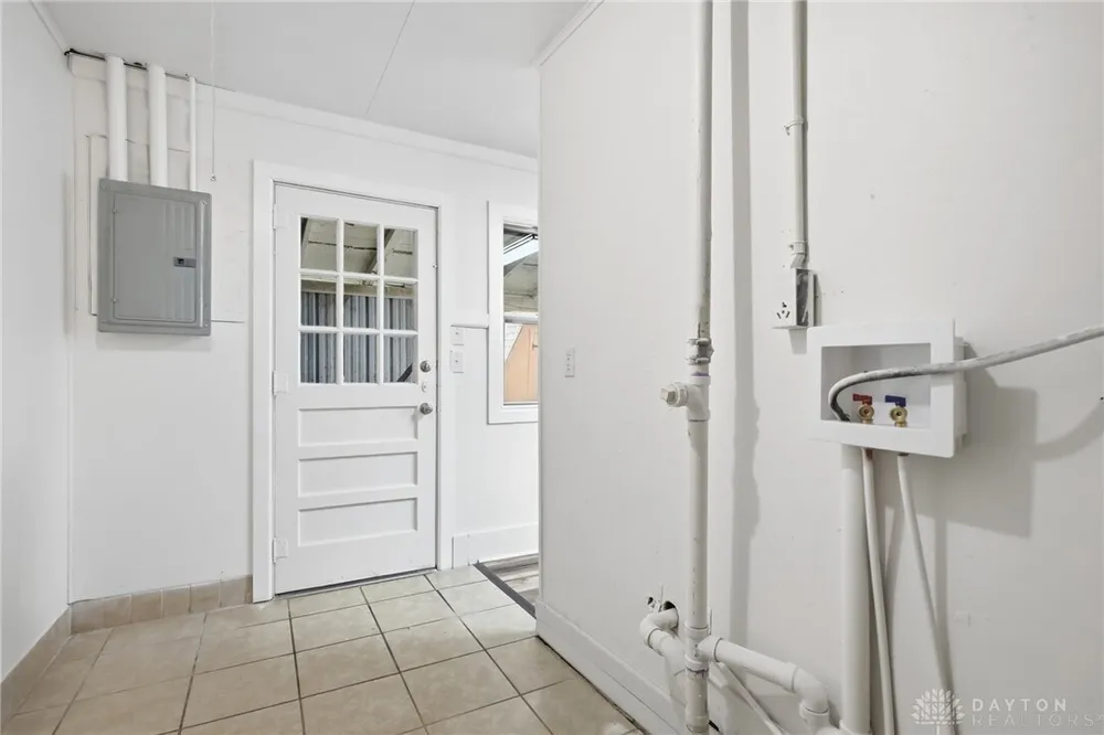 325 Gruen Dr, Springfield, OH 45505-2615