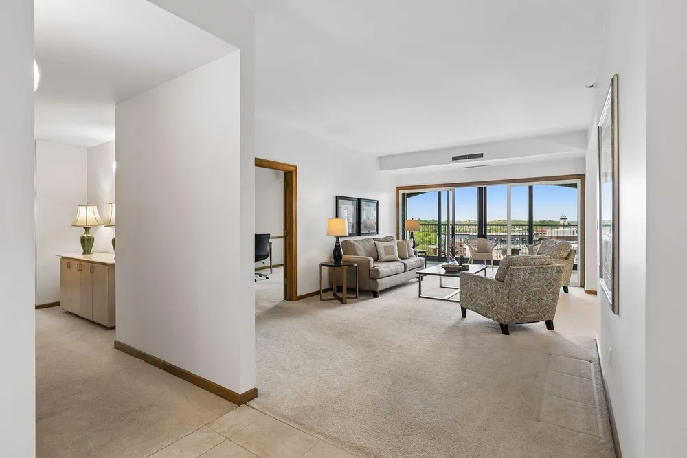 1201 Yale Pl, Minneapolis, MN 55403