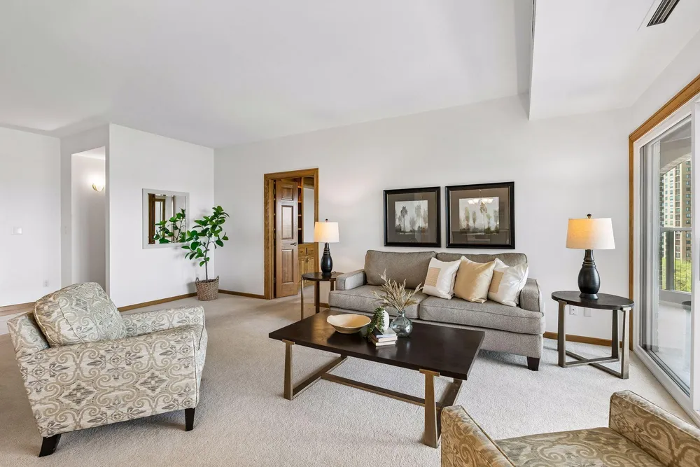 1201 Yale Pl, Minneapolis, MN 55403