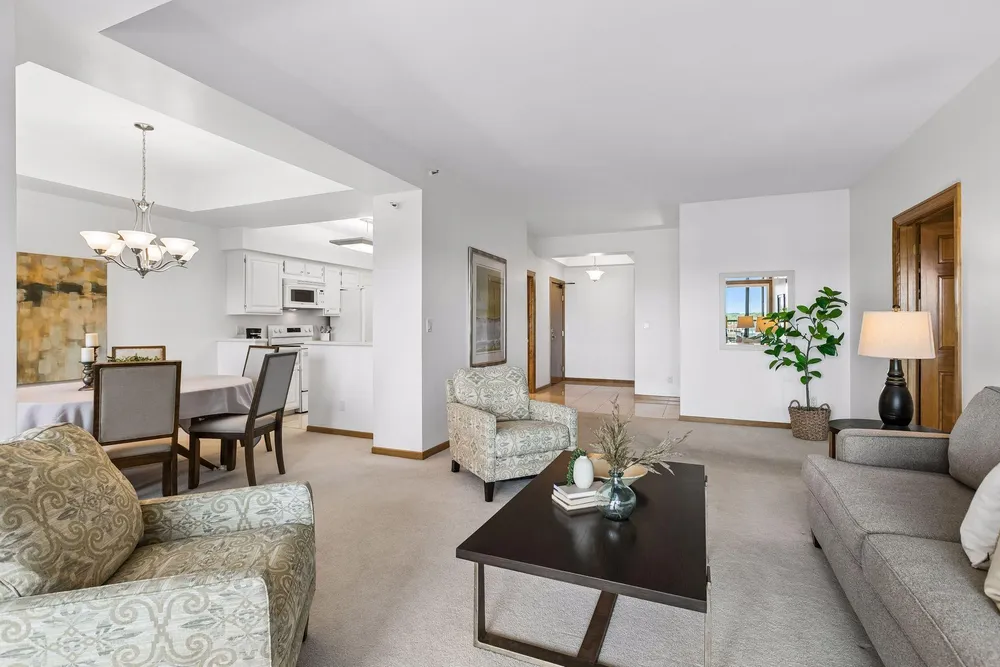 1201 Yale Pl, Minneapolis, MN 55403