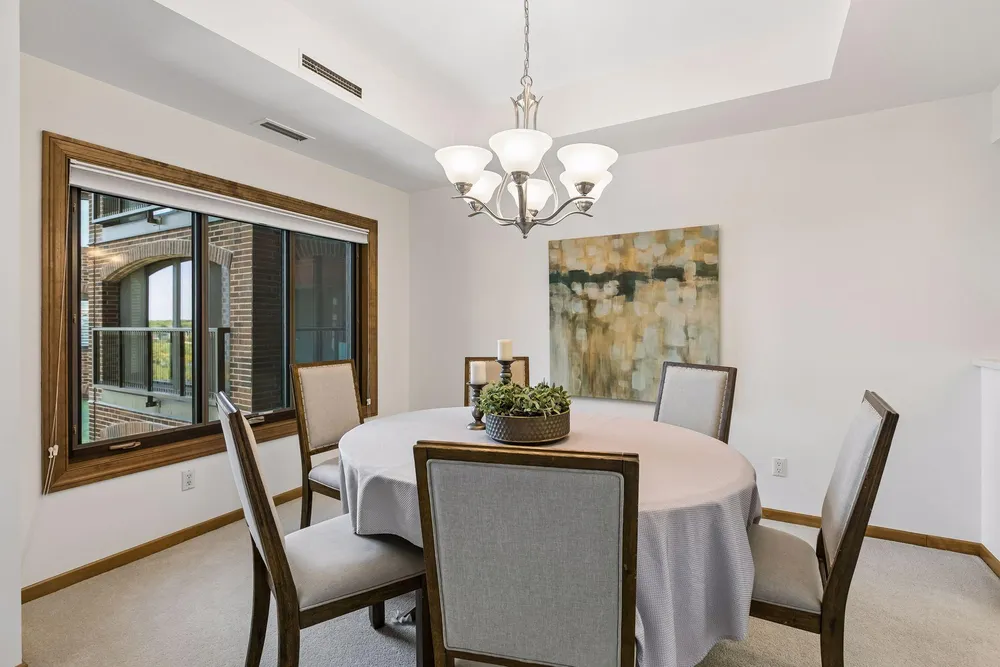 1201 Yale Pl, Minneapolis, MN 55403