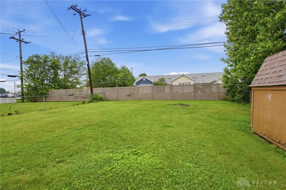 325 Gruen Dr, Springfield, OH 45505-2615