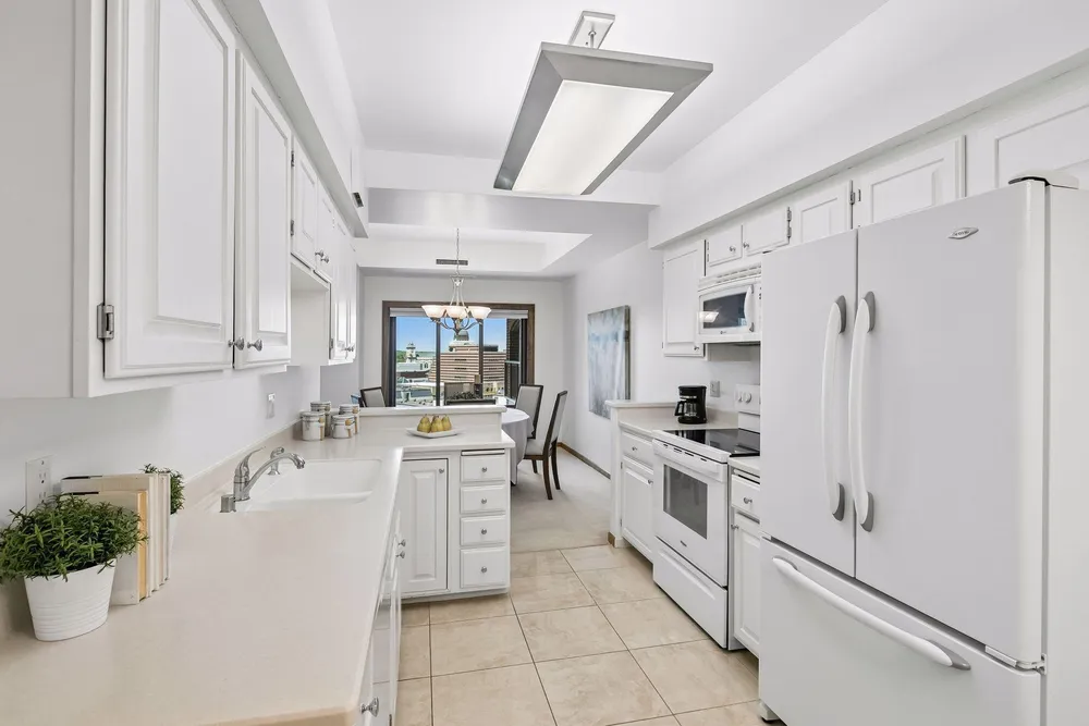 1201 Yale Pl, Minneapolis, MN 55403