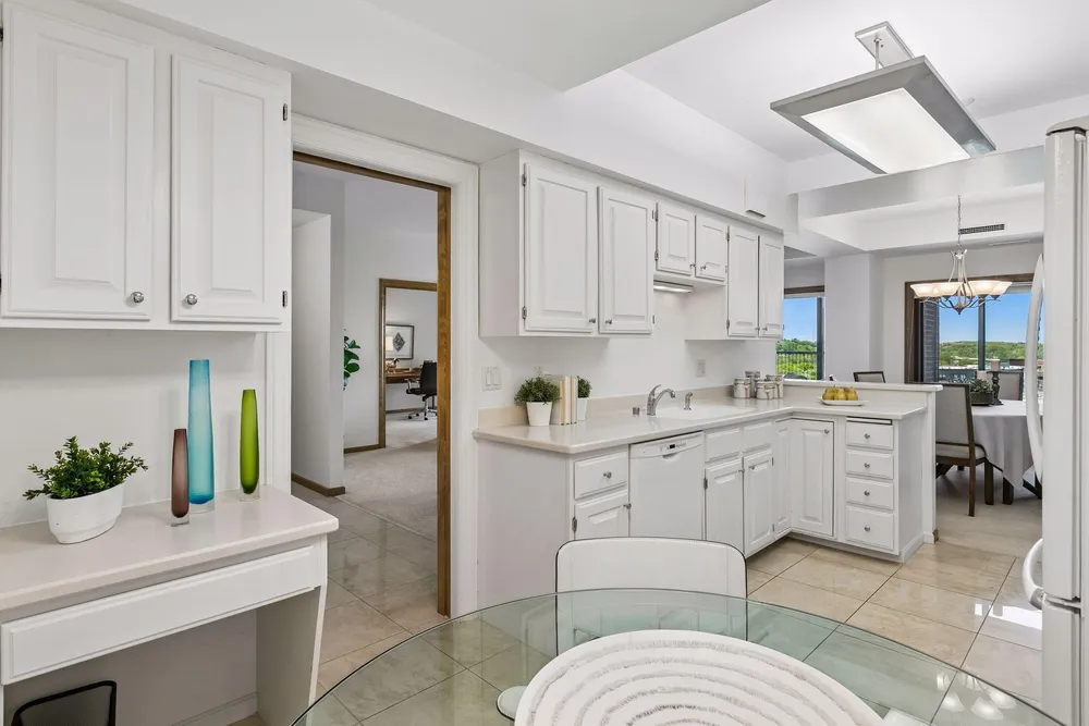1201 Yale Pl, Minneapolis, MN 55403
