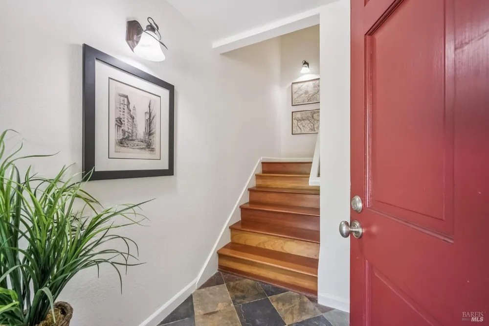 50 Blackstone Dr, San Rafael, CA 94903