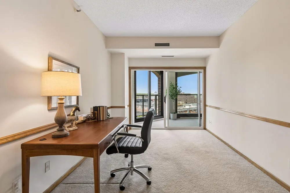 1201 Yale Pl, Minneapolis, MN 55403