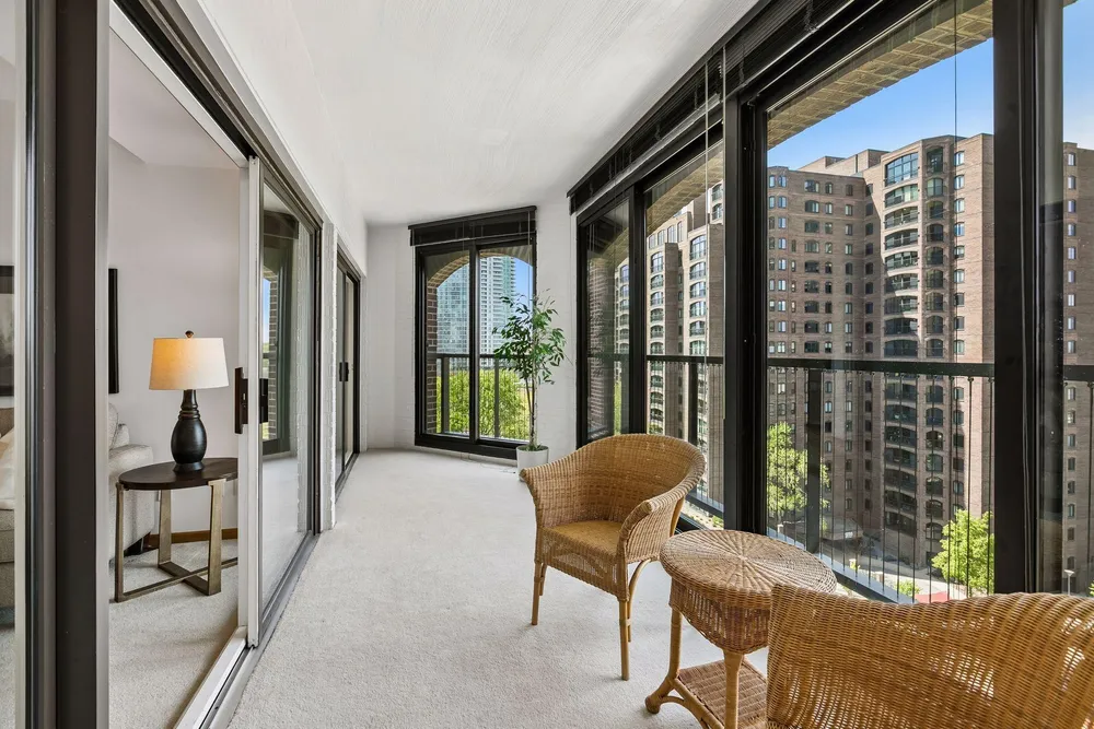 1201 Yale Pl, Minneapolis, MN 55403