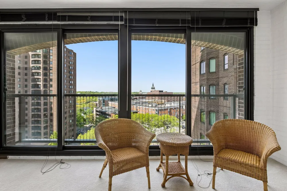 1201 Yale Pl, Minneapolis, MN 55403