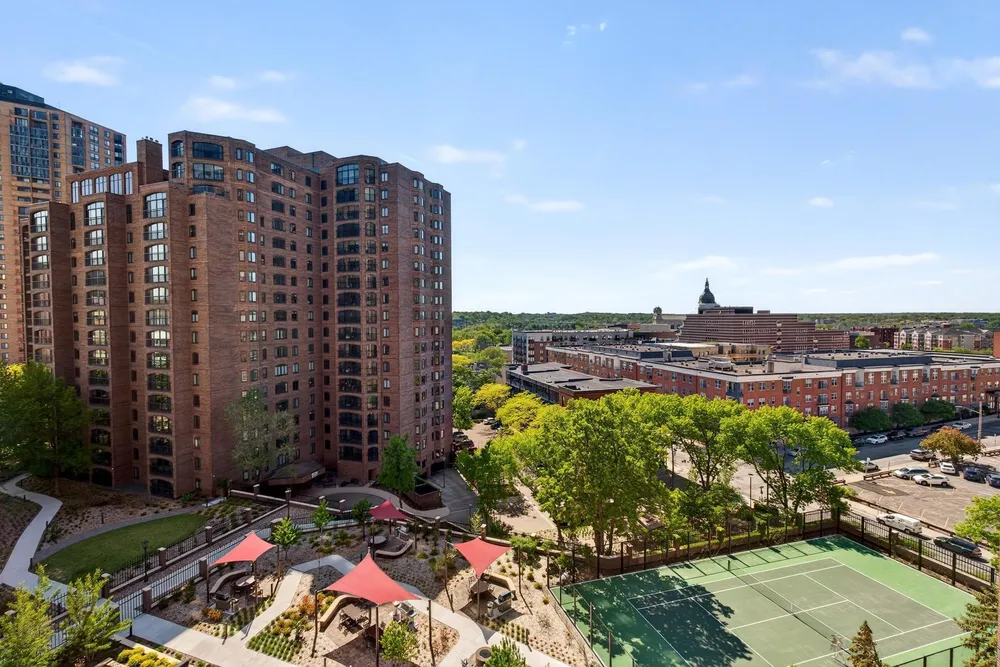 1201 Yale Pl, Minneapolis, MN 55403