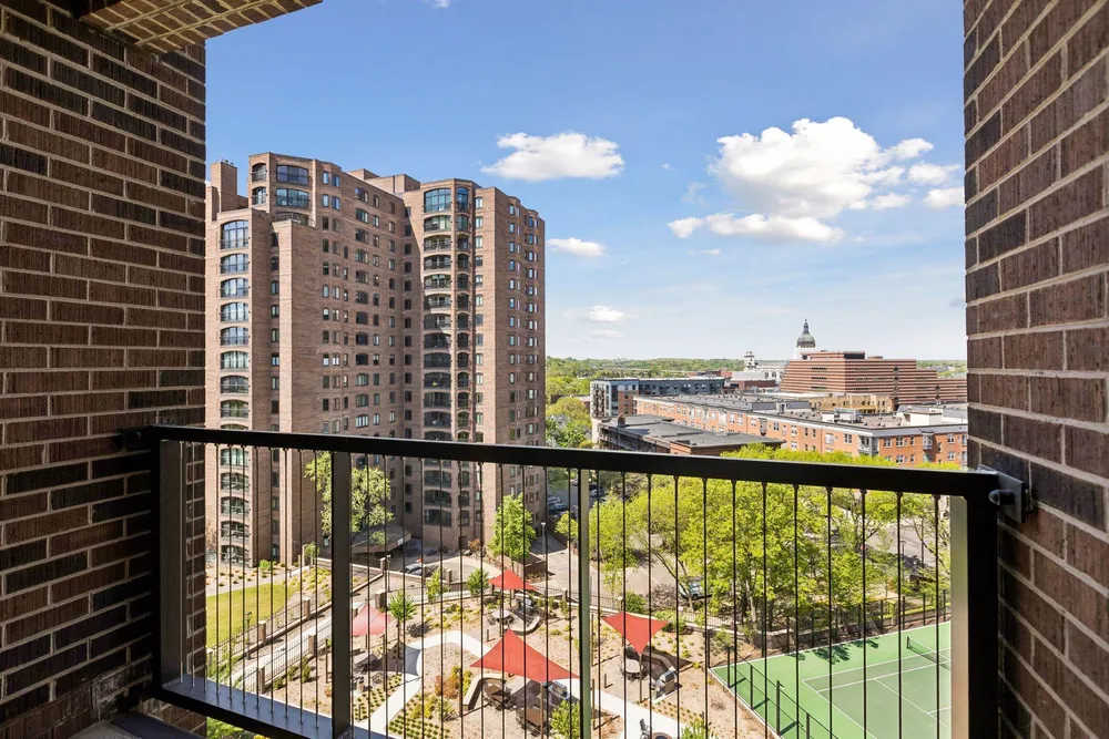1201 Yale Pl, Minneapolis, MN 55403