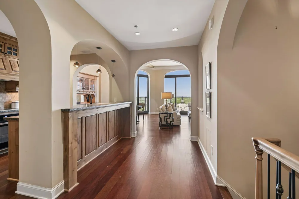 1201 Yale Pl, Minneapolis, MN 55403