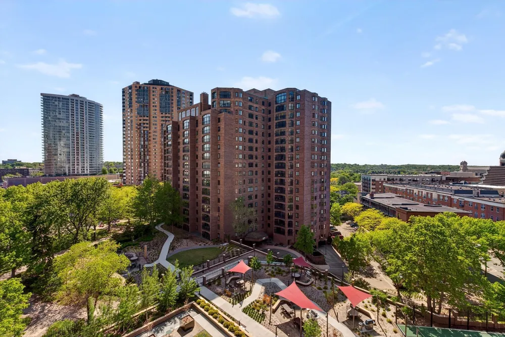 1201 Yale Pl, Minneapolis, MN 55403