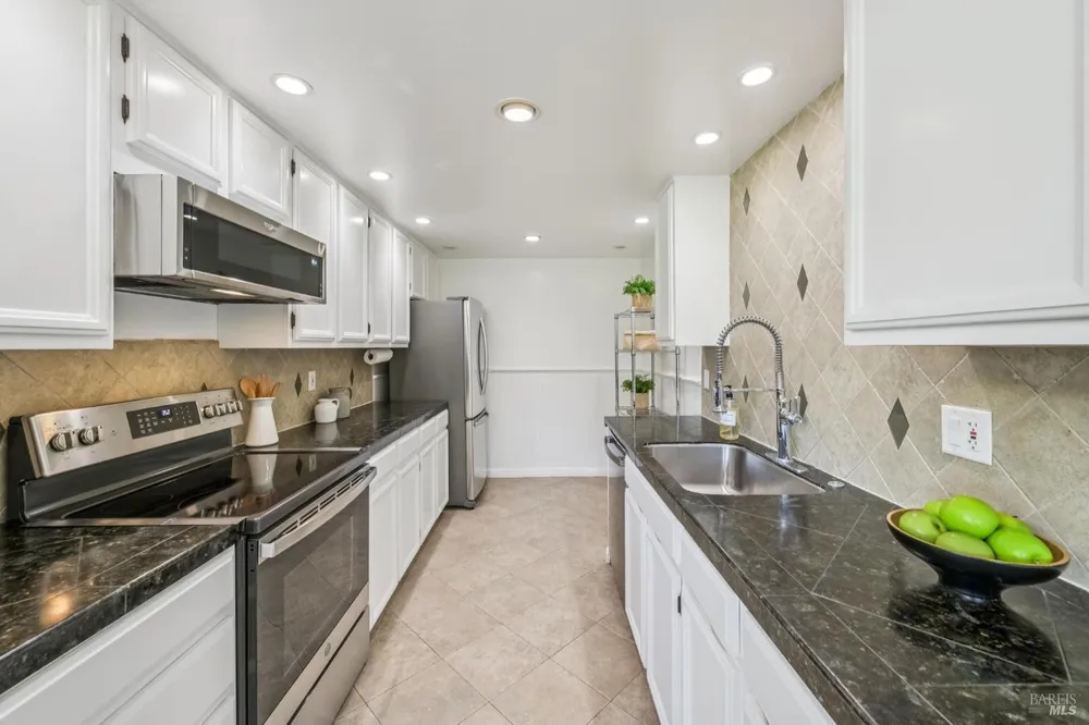 50 Blackstone Dr, San Rafael, CA 94903