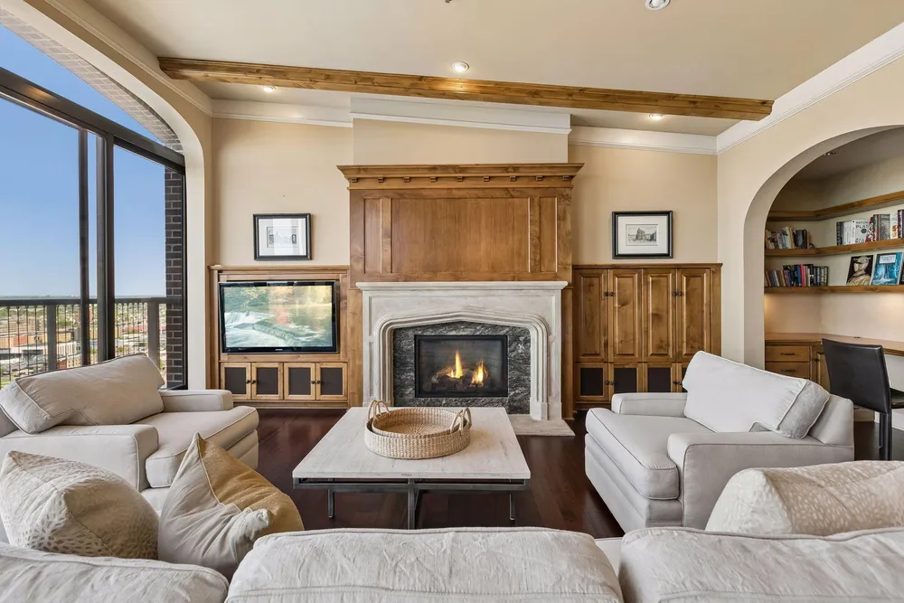 1201 Yale Pl, Minneapolis, MN 55403