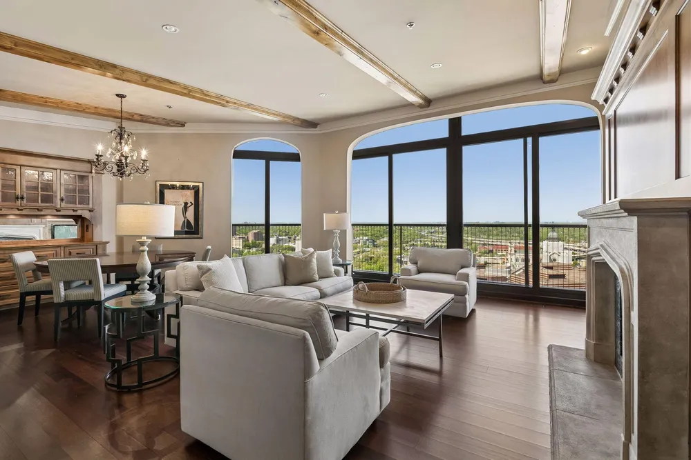 1201 Yale Pl, Minneapolis, MN 55403
