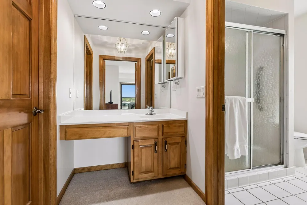 1201 Yale Pl, Minneapolis, MN 55403