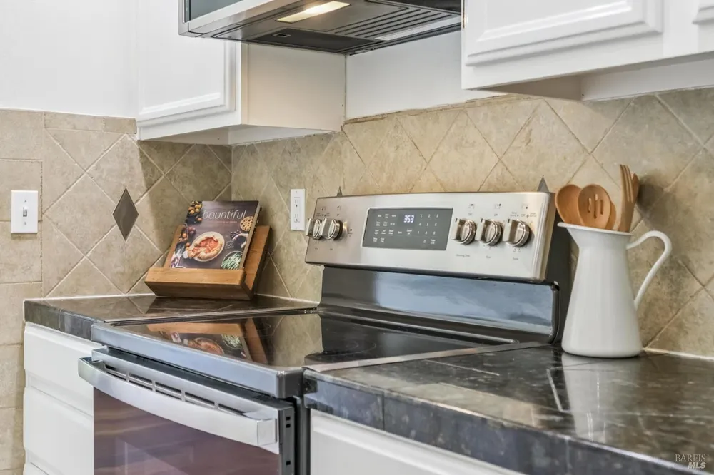 50 Blackstone Dr, San Rafael, CA 94903
