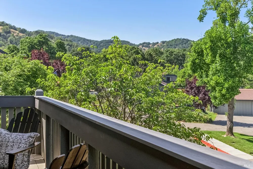 50 Blackstone Dr, San Rafael, CA 94903