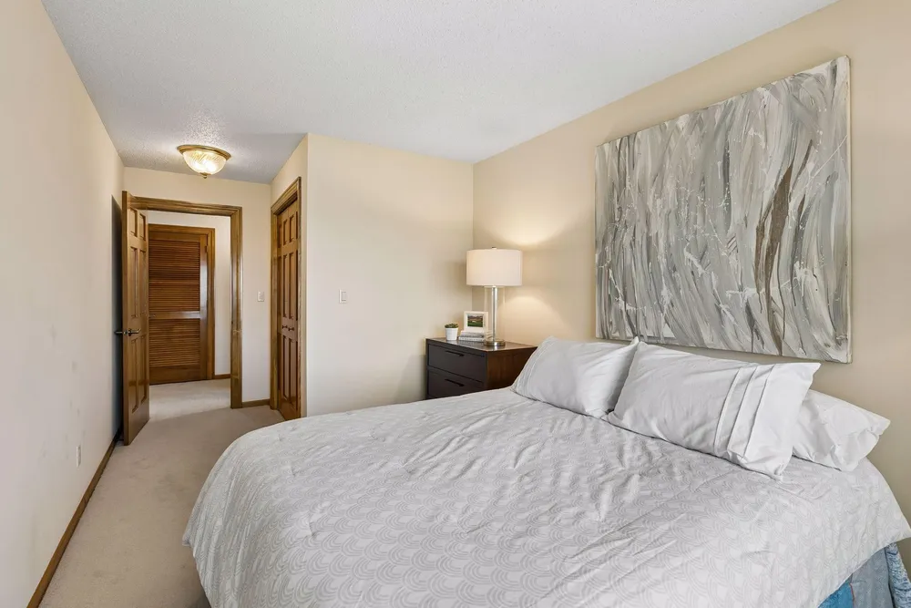 1201 Yale Pl, Minneapolis, MN 55403