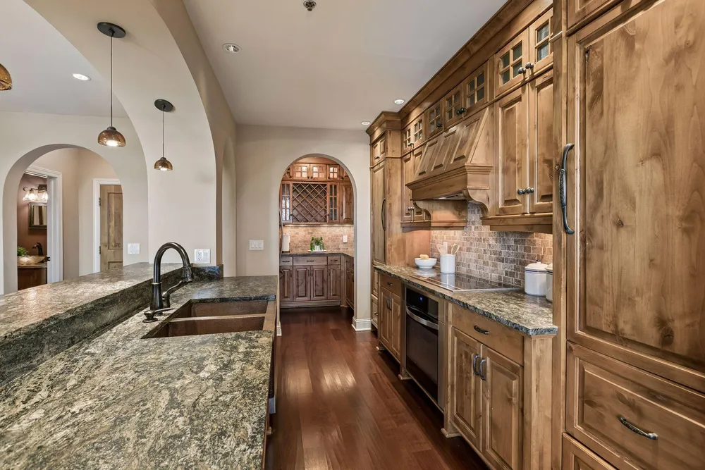 1201 Yale Pl, Minneapolis, MN 55403