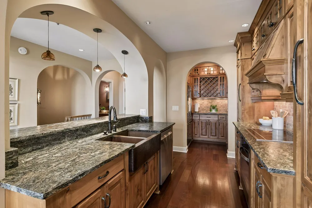 1201 Yale Pl, Minneapolis, MN 55403