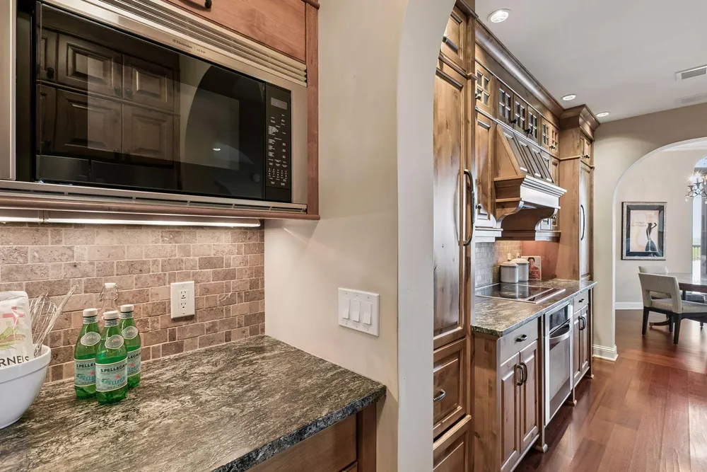 1201 Yale Pl, Minneapolis, MN 55403