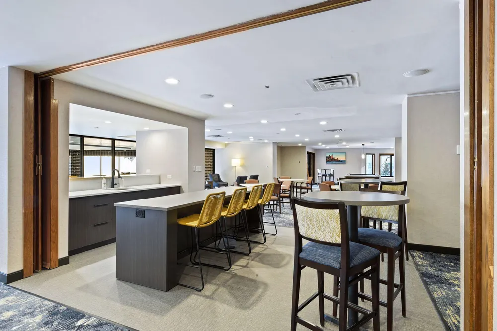 1201 Yale Pl, Minneapolis, MN 55403