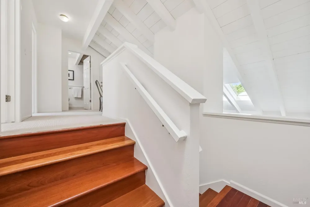 50 Blackstone Dr, San Rafael, CA 94903
