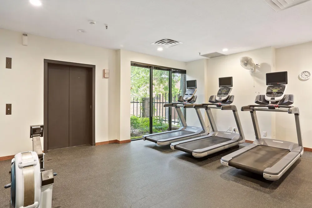 1201 Yale Pl, Minneapolis, MN 55403