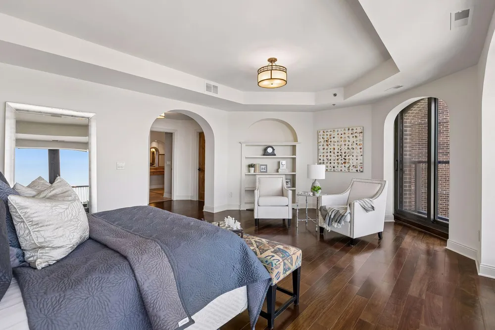 1201 Yale Pl, Minneapolis, MN 55403