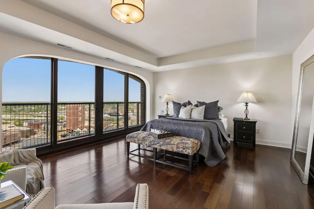 1201 Yale Pl, Minneapolis, MN 55403