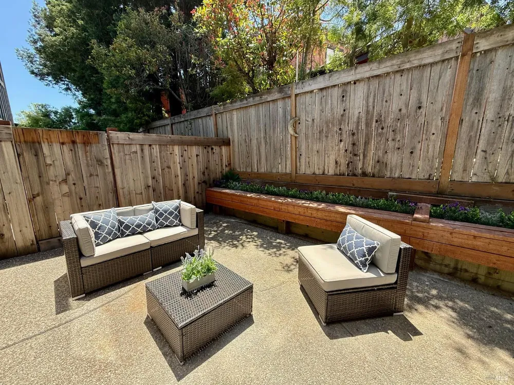 50 Blackstone Dr, San Rafael, CA 94903