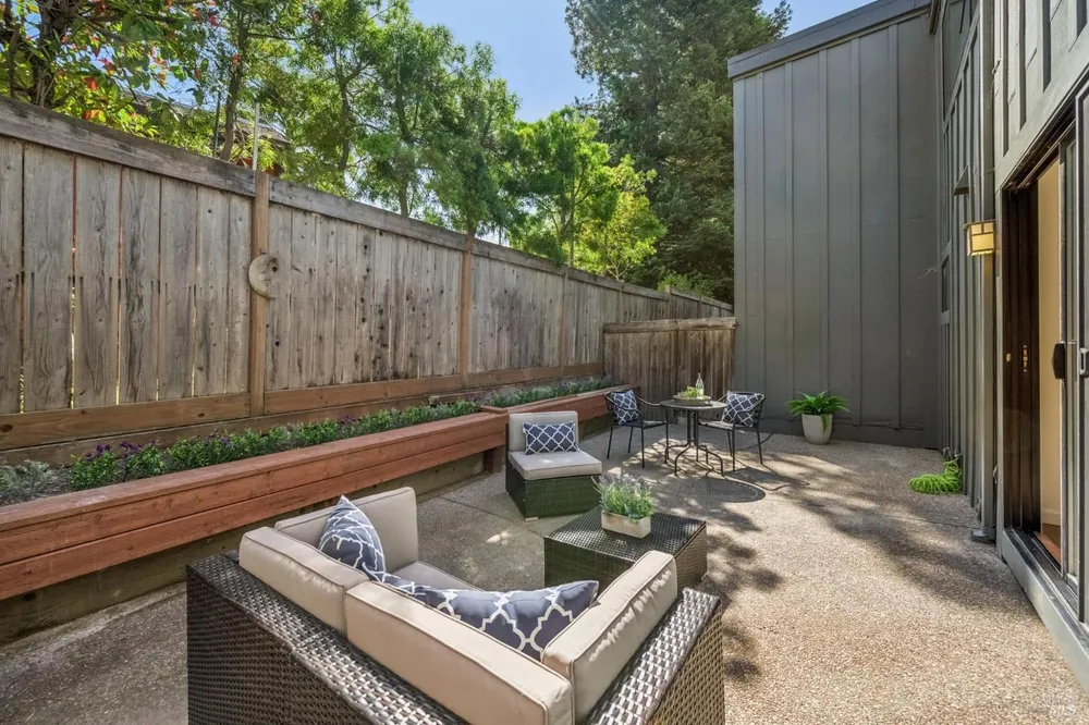 50 Blackstone Dr, San Rafael, CA 94903