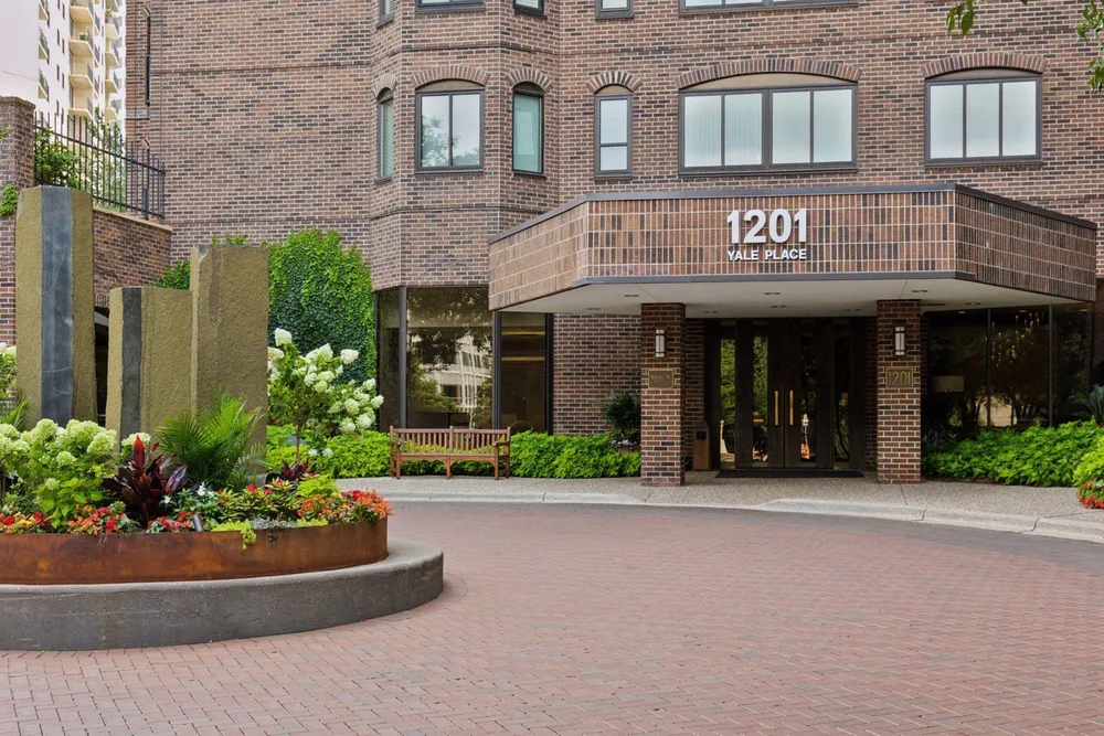 1201 Yale Pl, Minneapolis, MN 55403