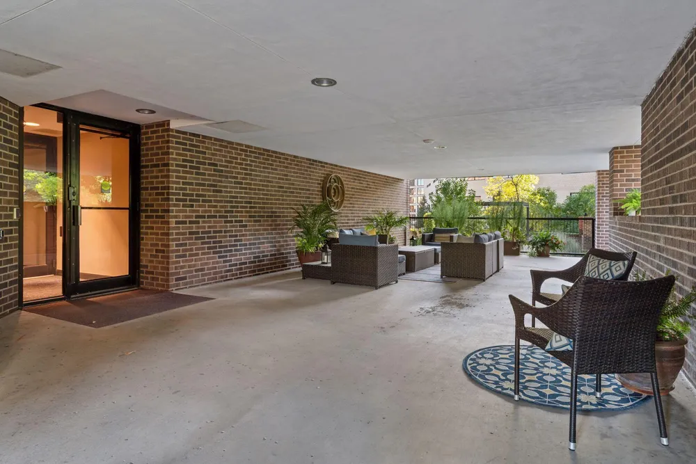 1201 Yale Pl, Minneapolis, MN 55403
