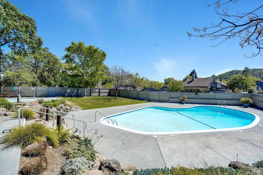 50 Blackstone Dr, San Rafael, CA 94903