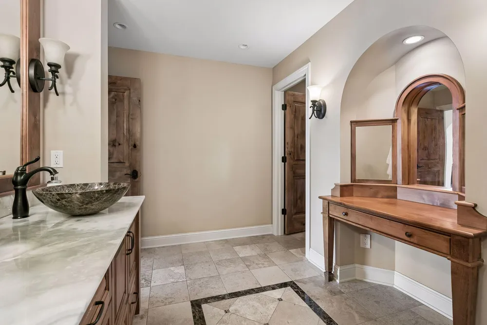 1201 Yale Pl, Minneapolis, MN 55403