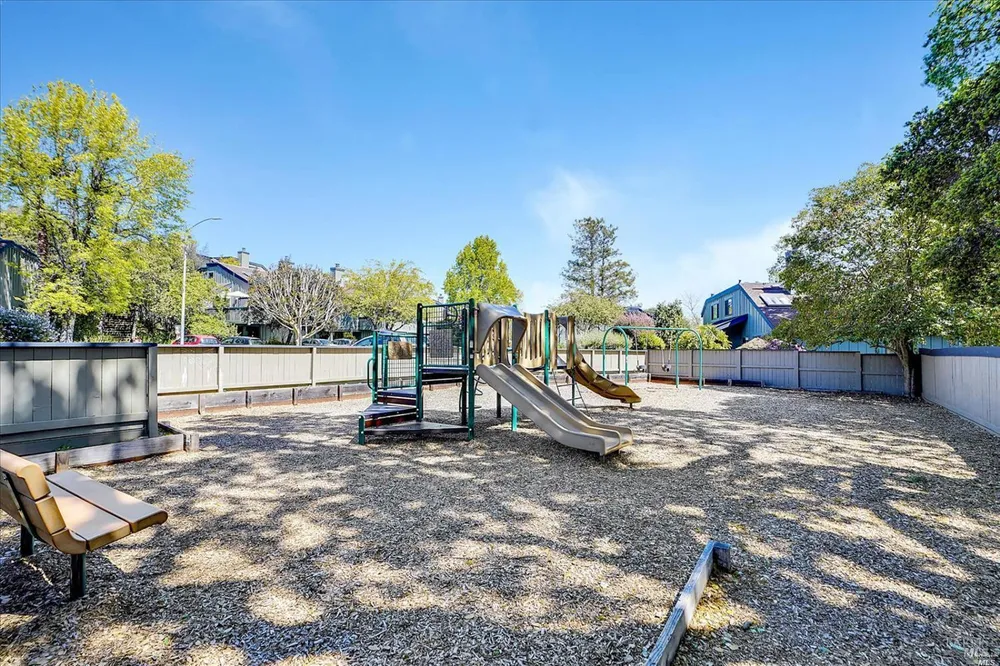 50 Blackstone Dr, San Rafael, CA 94903