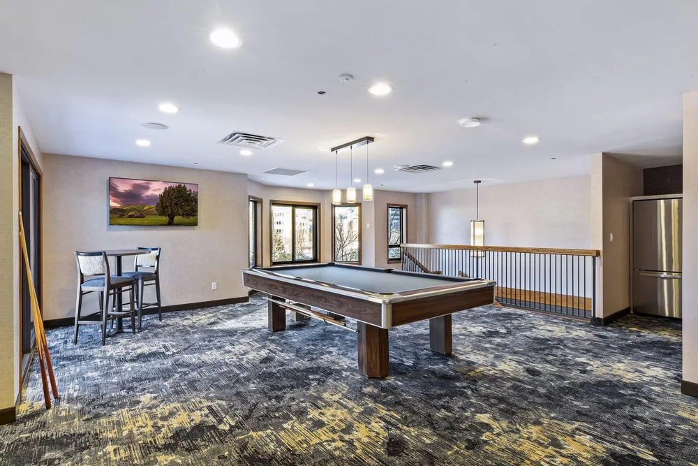 1201 Yale Pl, Minneapolis, MN 55403