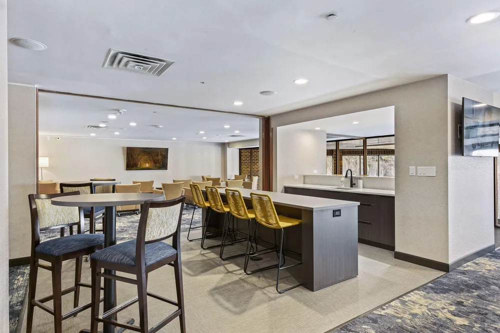 1201 Yale Pl, Minneapolis, MN 55403
