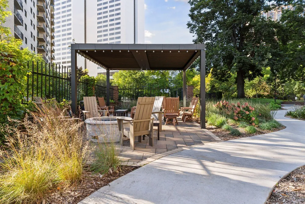 1201 Yale Pl, Minneapolis, MN 55403