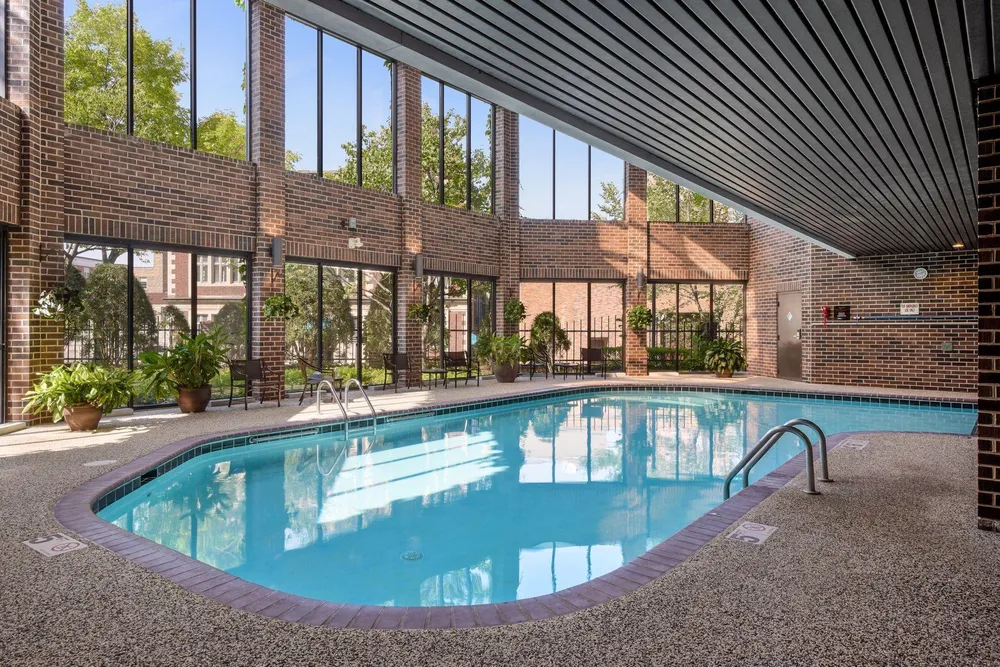 1201 Yale Pl, Minneapolis, MN 55403